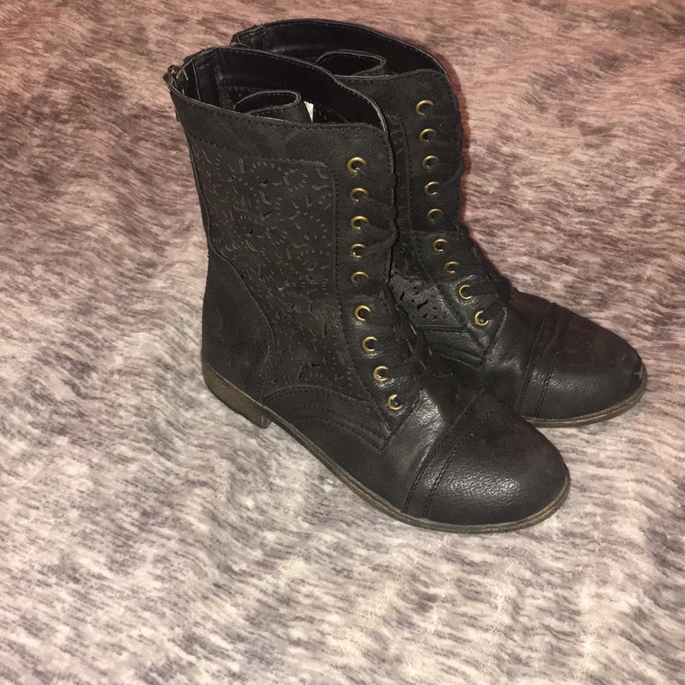 Rampage Black Boots with Cuttout Design - Picture 2 of 4